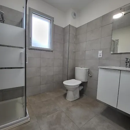 Type 1 Neuf En Hyper Centre Avec Parking Corte (Corsica)