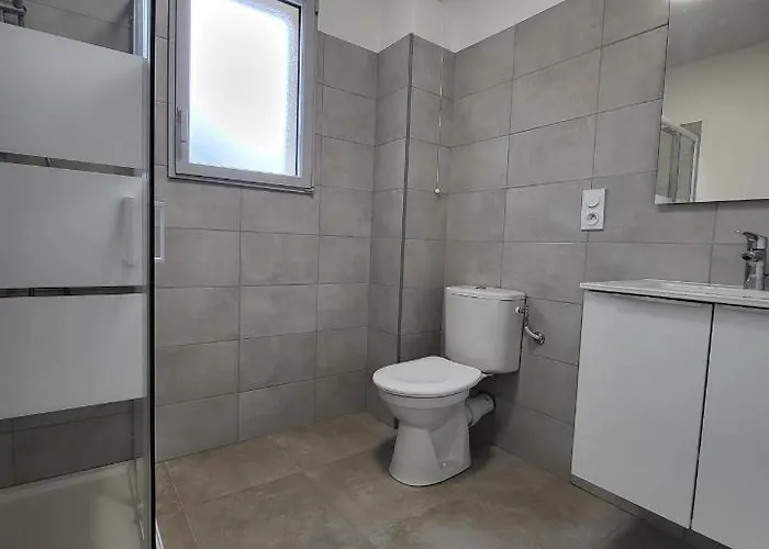 Type 1 Neuf En Hyper Centre Avec Parking Corte (Corsica)